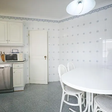 B60 - Promenade View *