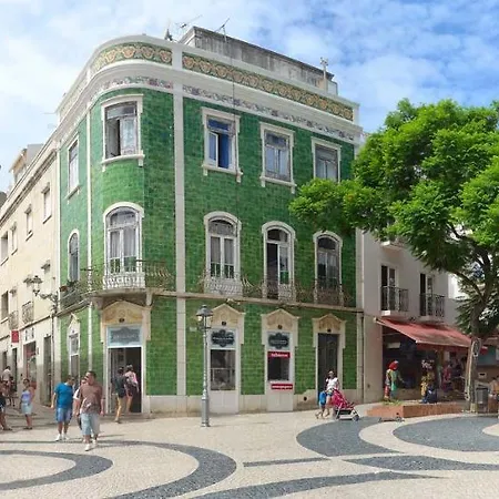 B60 - Promenade View *