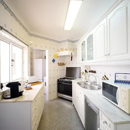 B60 - Promenade View