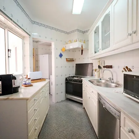 B60 - Promenade View